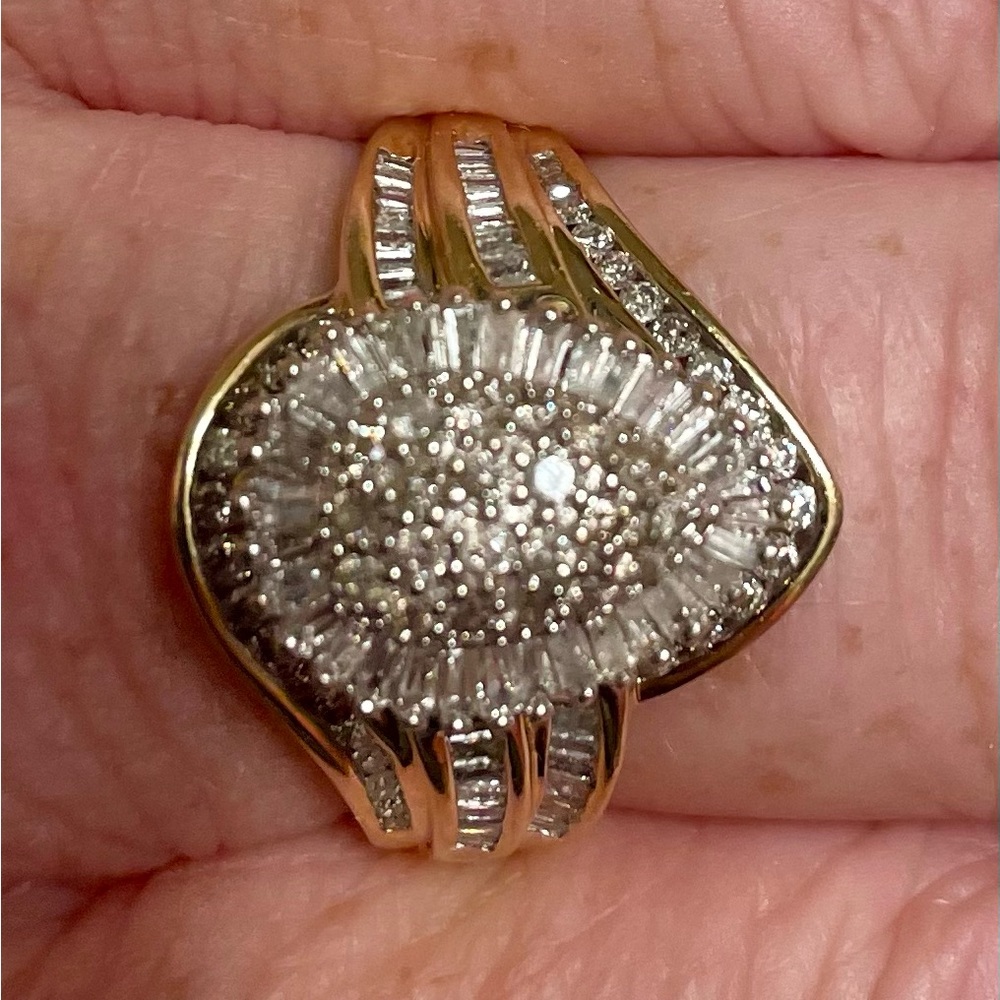 Beautiful Solid 10K Diamond Ring.